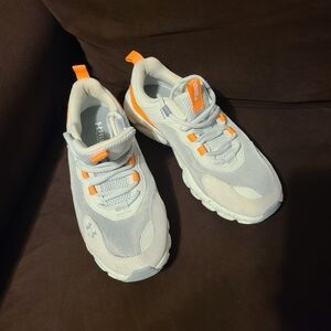 UNDER ARMOUR DELUXE RUNNING SNEAKERS